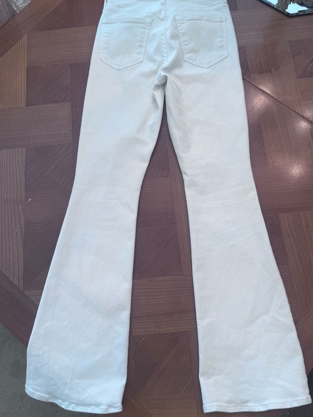 MOTHER White High Waisted Weekendeskimp Jeans